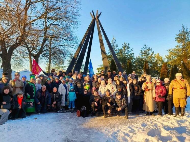 Сегодня, 23 февраля, исполняется 82 года со дня героического подвига лыжных бригад на озере Ильмень, участвовавших в 1943 году в военной операции «Полярная Звезда» — по освобождению Старорусского района от немецко-фашистских захватчиков. Накануне юбилейной даты в Старой Руссе побывала делегация из Республики Саха (Якутия).