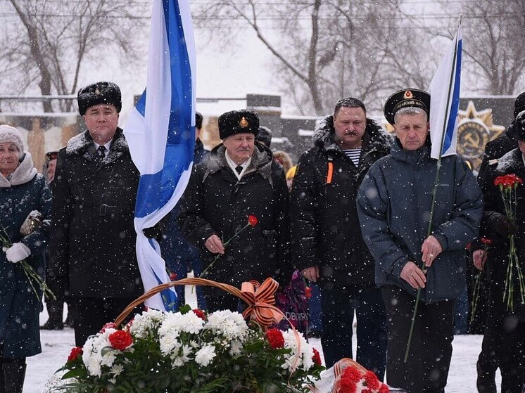 Оренбуржцы отдали дань памяти героям в День защитника Отечества