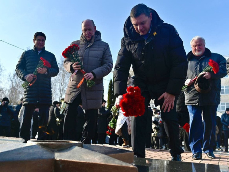 В тамбовском Комсомольце зажгли Вечный огонь