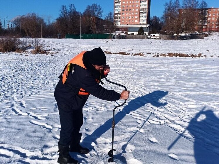Спасатели призывают даже в мороз на проверять лед на прочность