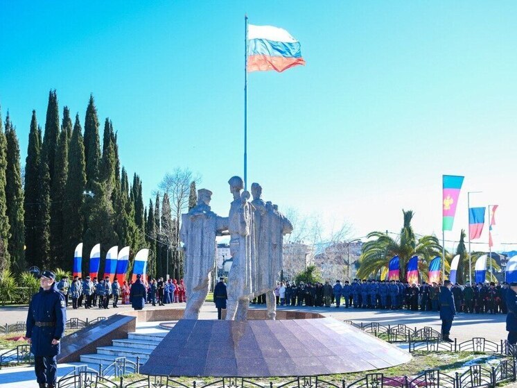 В Адлерском районе Сочи возложили цветы к воинским мемориалам