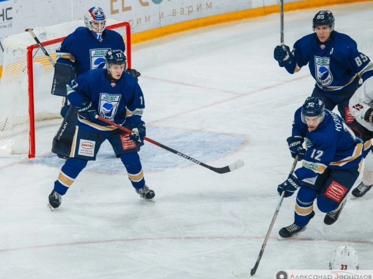 Калужские хоккеисты уступили соперникам из Ангарска