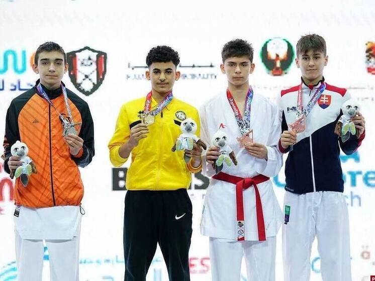 Пскович Алексей Буравлев везет в Россию бронзу