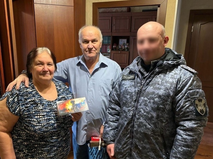 Псковские росгвардейцы поздравили отцов погибших товарищей