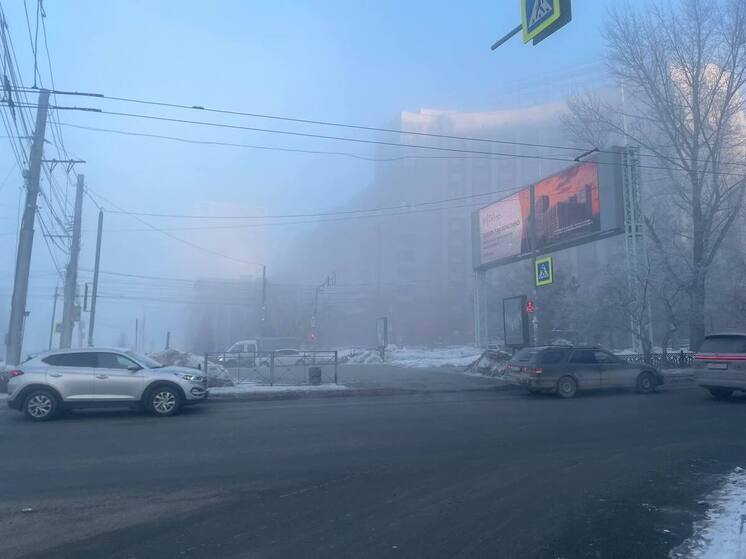 На Новосибирск утром 24 февраля опустился густой туман