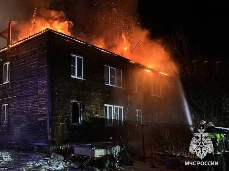 В Борисоглебском районе сгорел многоквартирный деревянный дом