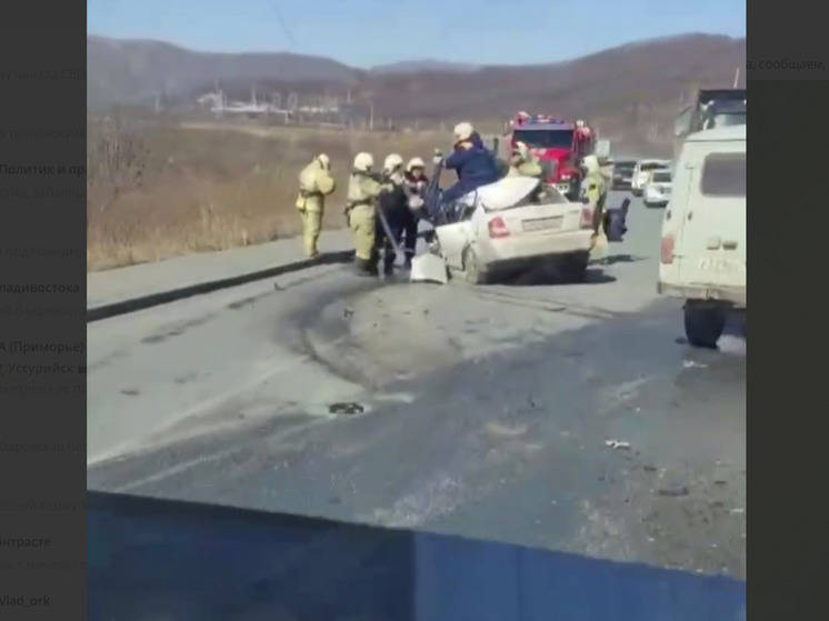 Смертельное ДТП во Врангеле: легковушка оказалась под самосвалом, погиб человек