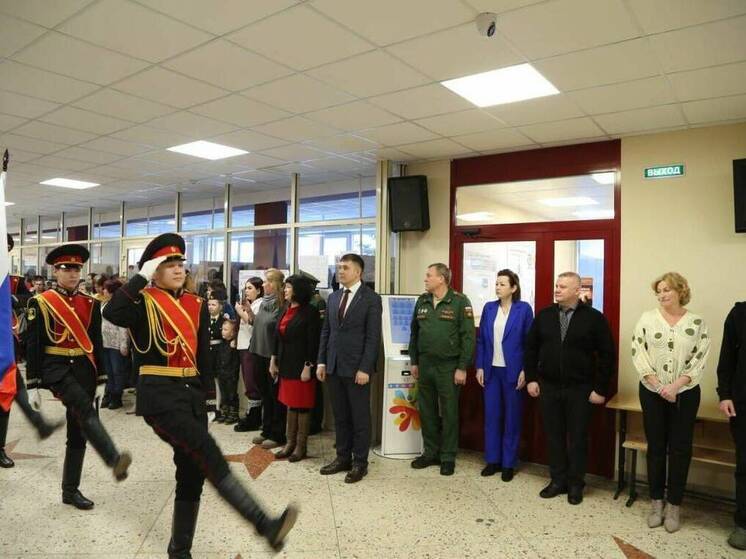 В школе в Челнах открыли зал боевой славы «Время героев»