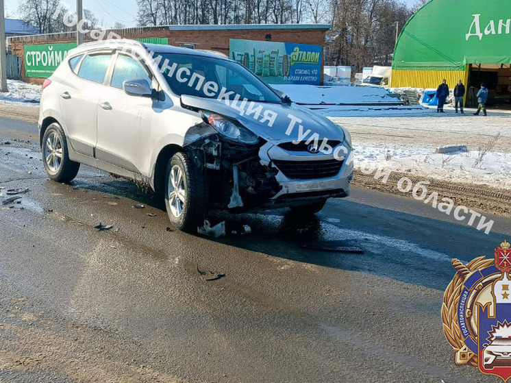 Два "Хендая" столкнулись на автодороге в Кимовском районе Тульской области