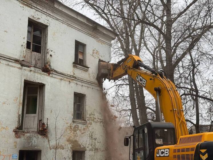 В Калуге за год снесли 13 аварийных зданий