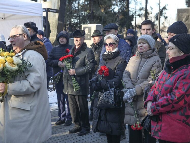 Церемонию открытия памятника Вячеславу Лебедеву посетили многие деятели культуры