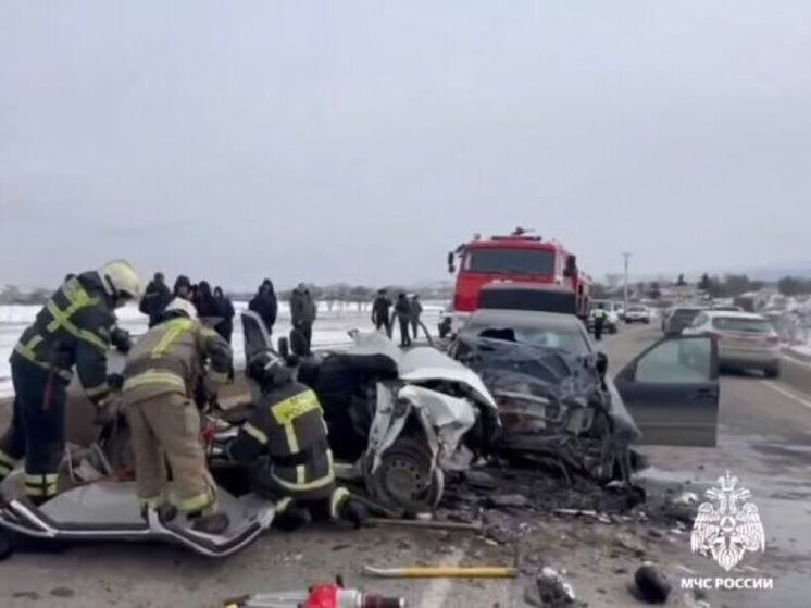 МЧС: в аварии в Карачаево-Черкесии погибли 4 человека