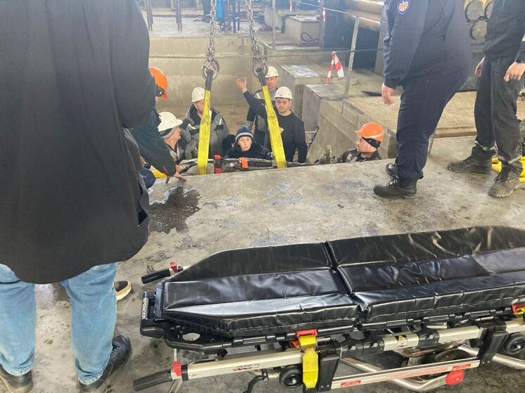 В Подмосковье спасли рабочего, который упал в технический отсек