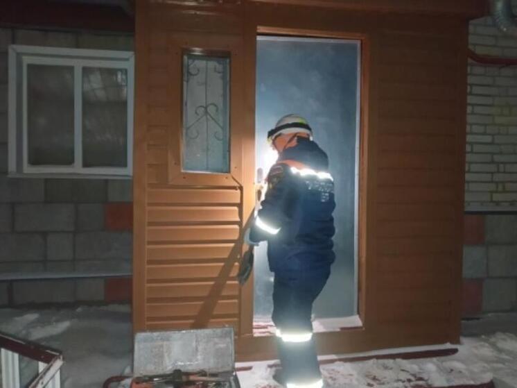 Пензенские спасатели обеспечили доступ медиков к нуждающейся в помощи пожилой женщине
