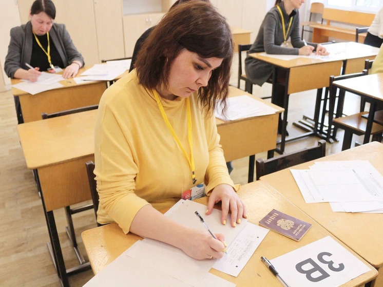 В Чувашии родители выпускников попробовали сдать ЕГЭ