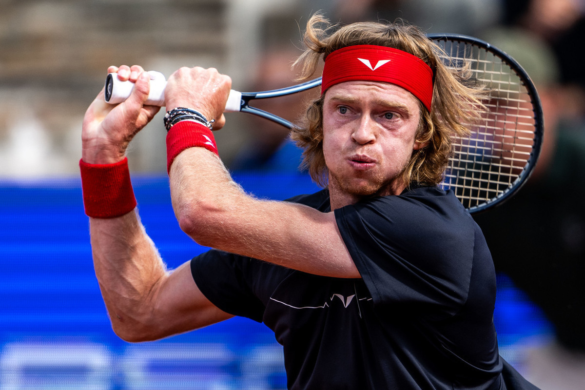 Рублев и Хачанов вылетели в начале парного турнира в Дубае