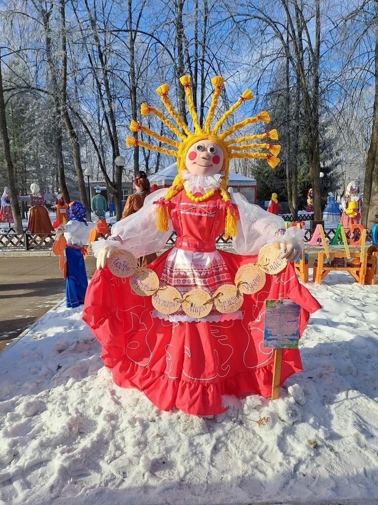 В Ярославле открылась выставка масленичных кукол