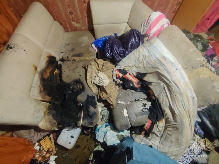 Ночью девять пожарных тушили квартиру в Медыни