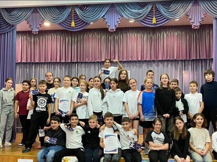 Для учащихся адлерской школы команда Анны Невзоровой устроила спортивный праздник