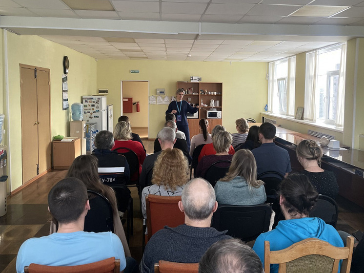 Психологи начали проводить просветительские встречи на новгородских предприятиях