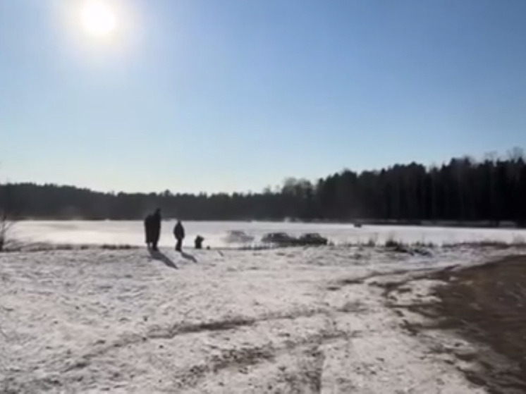 Опасные гонки на льду озера заметили жители Электростали