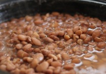 Медики рассказали, какие продукты нужно максимально ограничить в рационе, чтобы сохранить молодость и красоту.