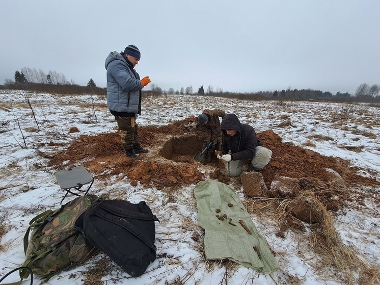 В Тверской области в воронке нашли красноармейца с ручными гранатами