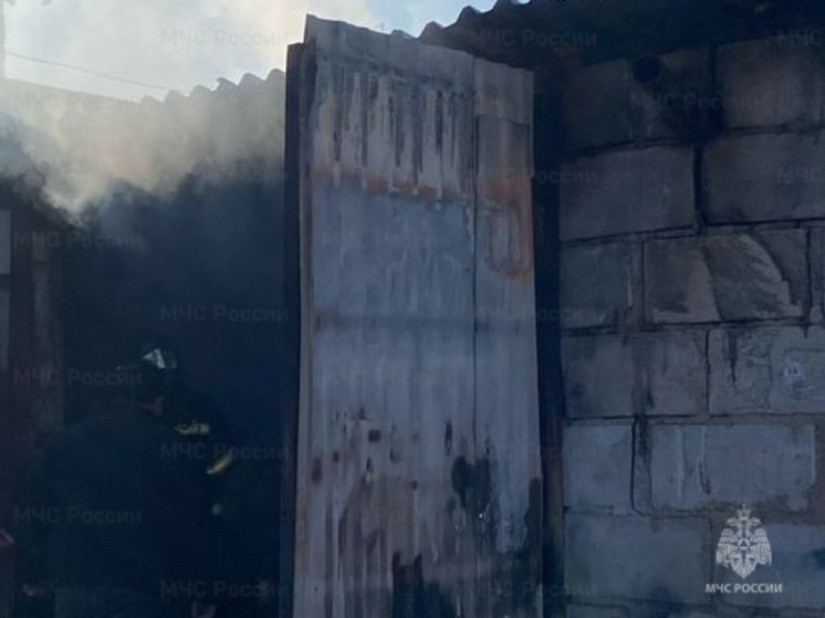 Под Боровском в гараже сгорел автомобиль