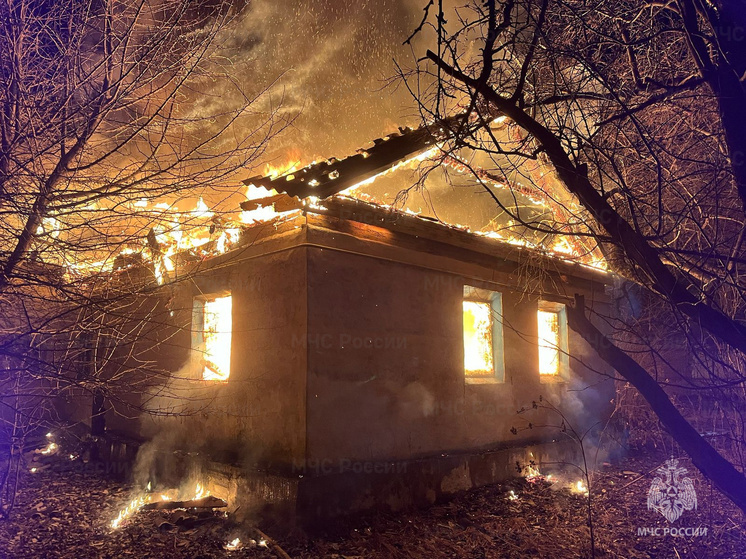 Человек пострадал в ночном пожаре на Городенской в Калуге