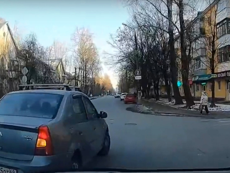 Маневр тверского водителя вызвал в сети жаркий спор