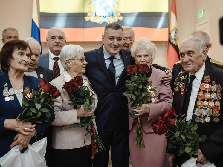 В Курской области фронтовикам вручили юбилейные медали в год 80-летия Победы