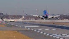 В США самолет чудом избежал столкновения с бизнес-джетом: видео