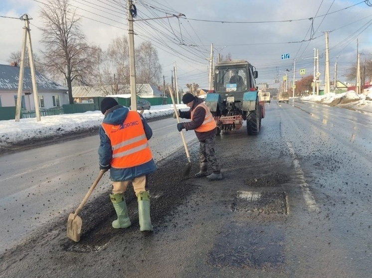 В Чебоксарах дорожники за неделю «залатали» почти 230 кв. метров ям