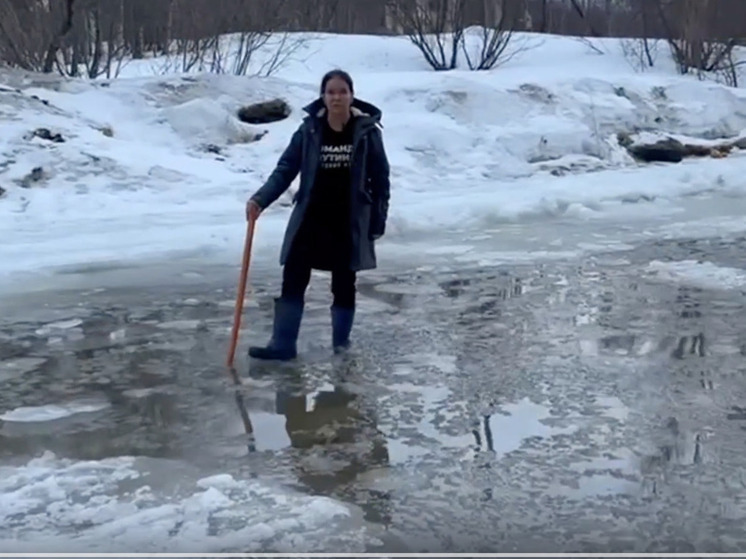 В Североморске жильцы дома №9 на Школьной улице оказались в «водной ловушке»