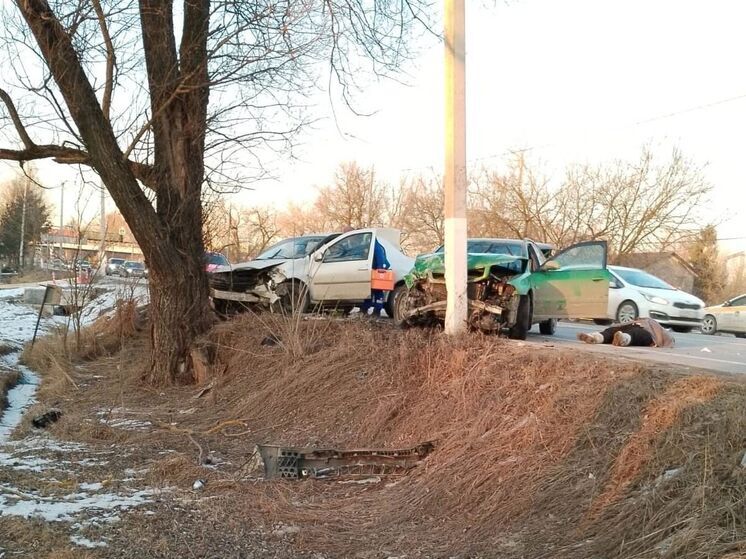 На шоссе в округе Чехов столкнулись 2 легковушки