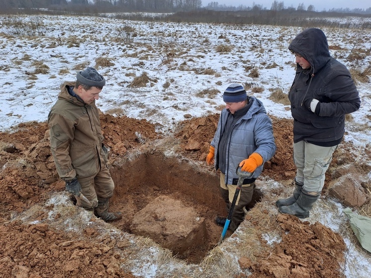 Двух неизвестных красноармейцев нашли в Тверской области