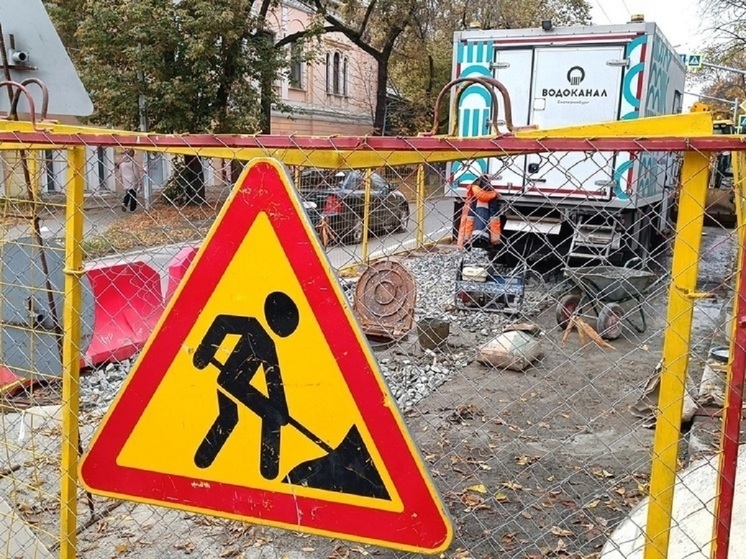 Перекресток на Широкой речке затопило канализацией