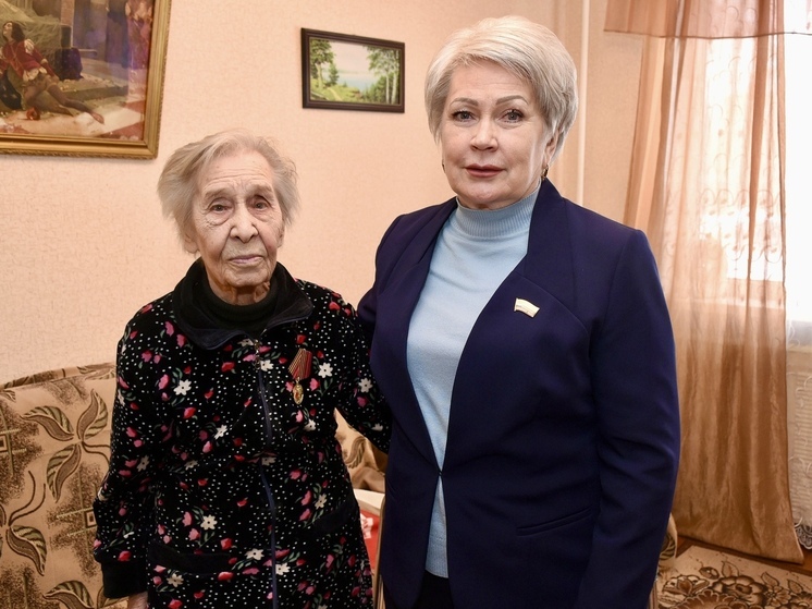 Ольга Березнева вручила оренбургским ветеранам юбилейные медали «80 лет Победы»