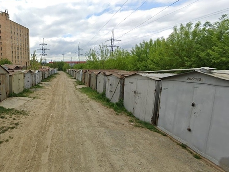 Труп мужчины нашли возле гаражей в Екатеринбурге