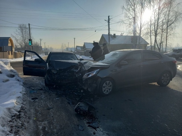 Семилетнюю девочку пришлось госпитализировать после автоаварии в Шарье