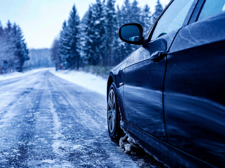 Как часто нужно заводить двигатель автомобиля во время простоя