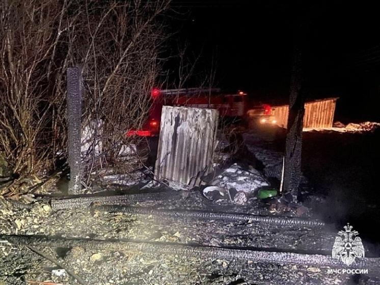 Сгорел сарай, но хата уцелела благодаря костромским пожарным