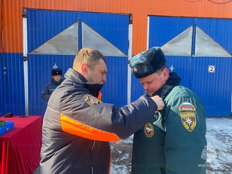 Павлов вручил награды сотрудникам 48 пожарно-спасательной часть в Липках