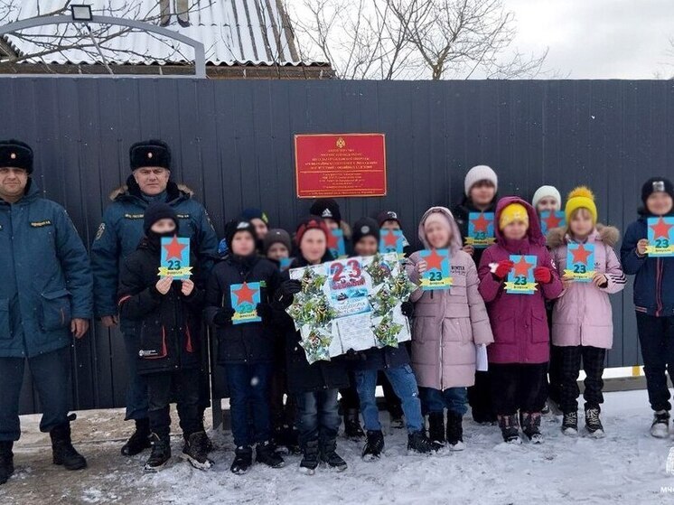 Николаевские школьники поздравили спасателей и получили в ответ увлекательную экскурсию