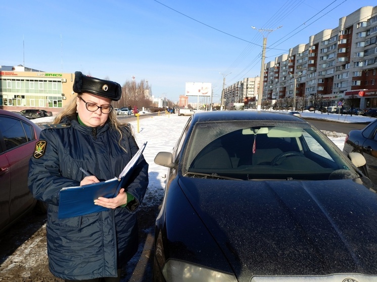 Судебные приставы по своему убедили нарушительницу ПДД вести авто спокойнее