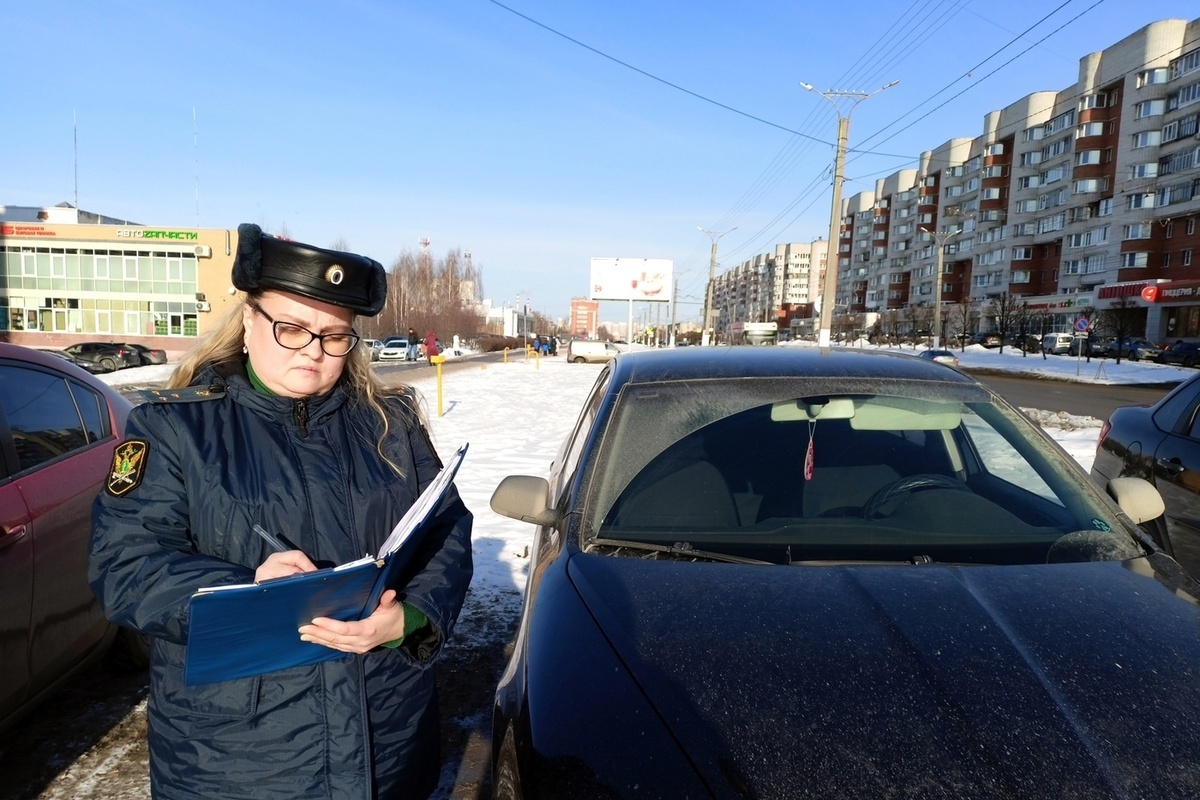 Судебные приставы по своему убедили нарушительницу ПДД вести авто спокойнее