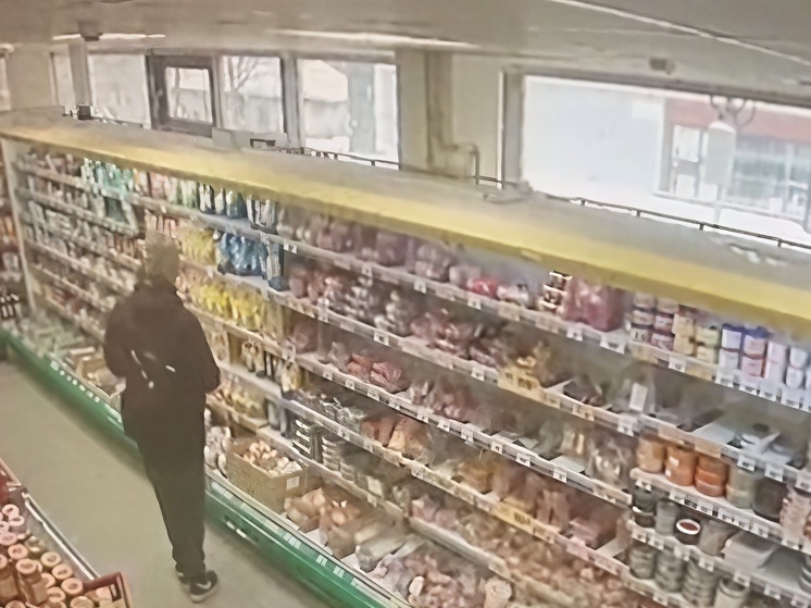 В Новосибирске ищут мужчину, который устроил шоппинг с чужой банковской картой