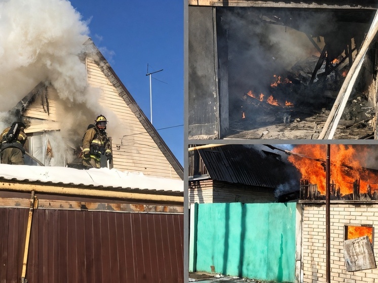 В поселке под Новосибирском загорелся дом с двумя машинами