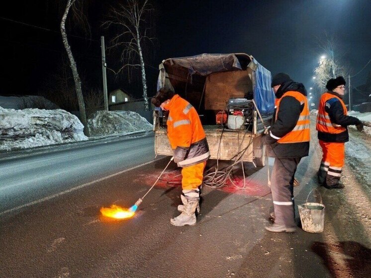 В Кемерове рабочие начали приводить дороги в порядок