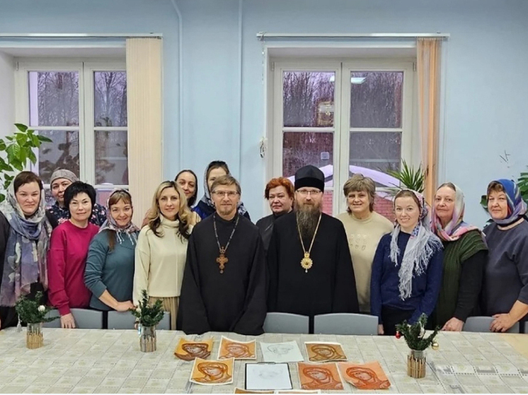 Череповецкие иконописцы передали на СВО восемь икон